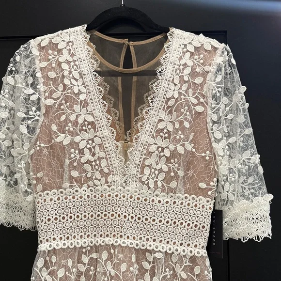 Elegant Lace Mini Dress in White and Tan - Picture 6 of 6